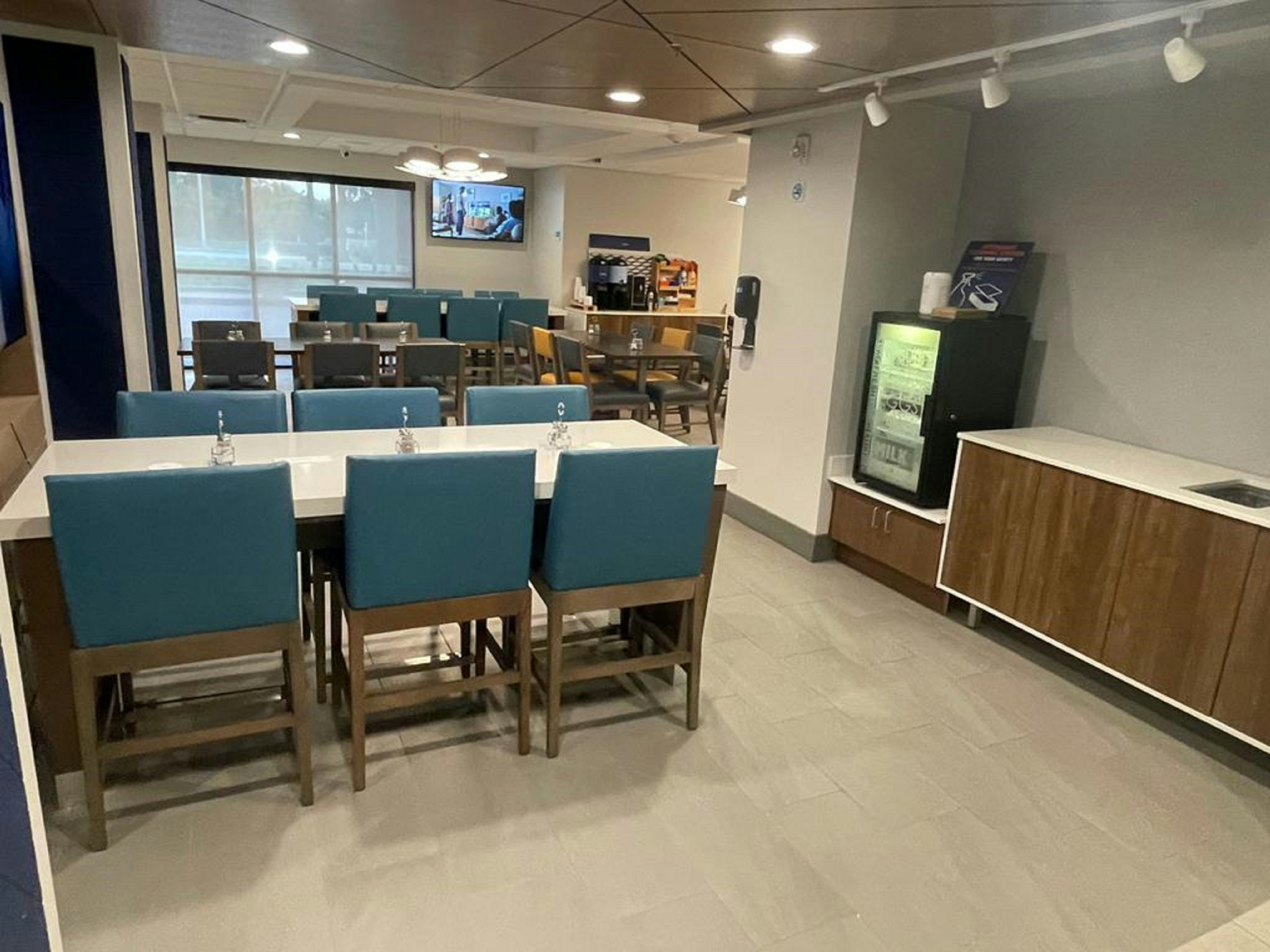 Holiday Inn Express Hotel Suites Ft Lauderdale N Exec Airport 52/76