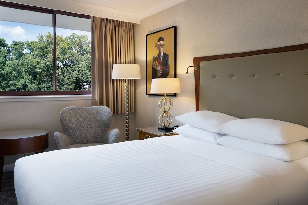 غرفة ديلوكس بسرير كوين، Delta Hotels by Marriott Swindon 2/4