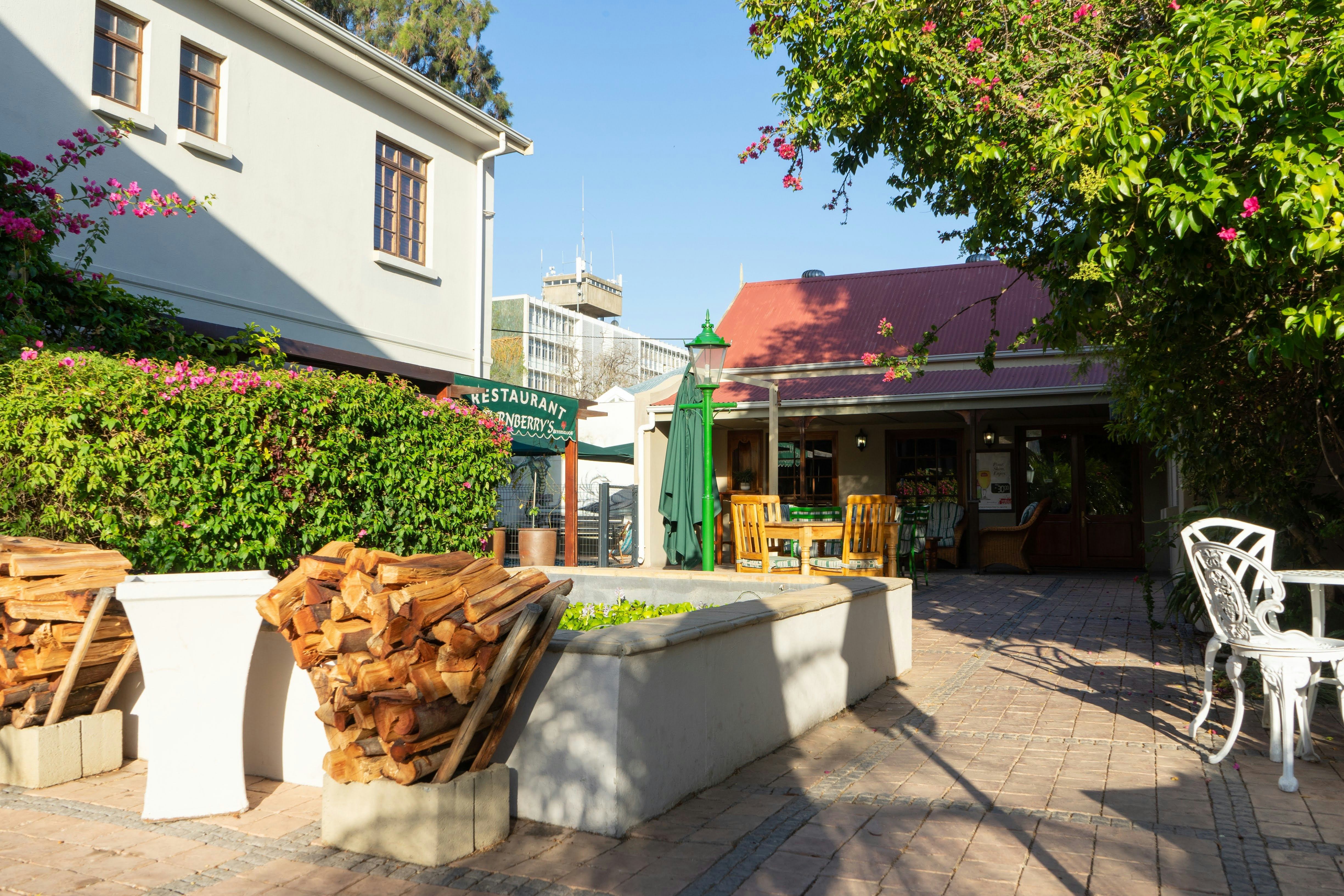 Turnberry Boutique Hotel 46/49