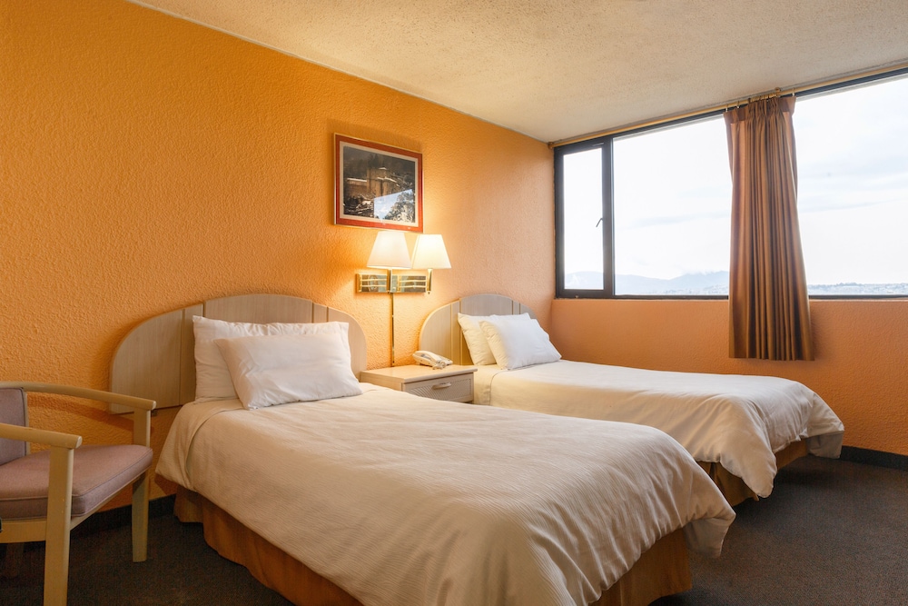 Stanford Suites 18/69