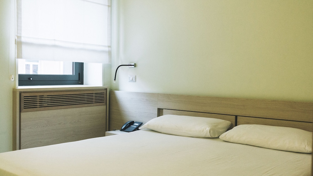 STANDARD, DOUBLE OR TWIN BED