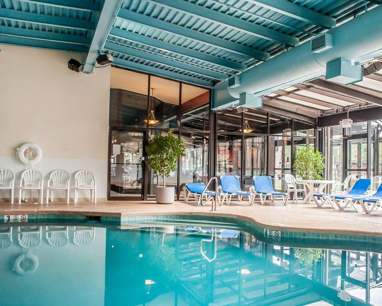 Quality Hotel & Suites At The Falls 32/51