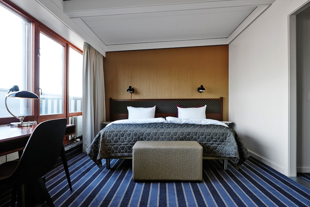 Imperial Hotel 18/40