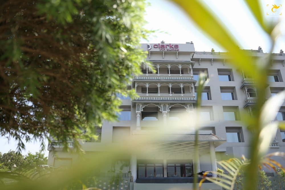 Clarks Inn Suites Raipur 6/50