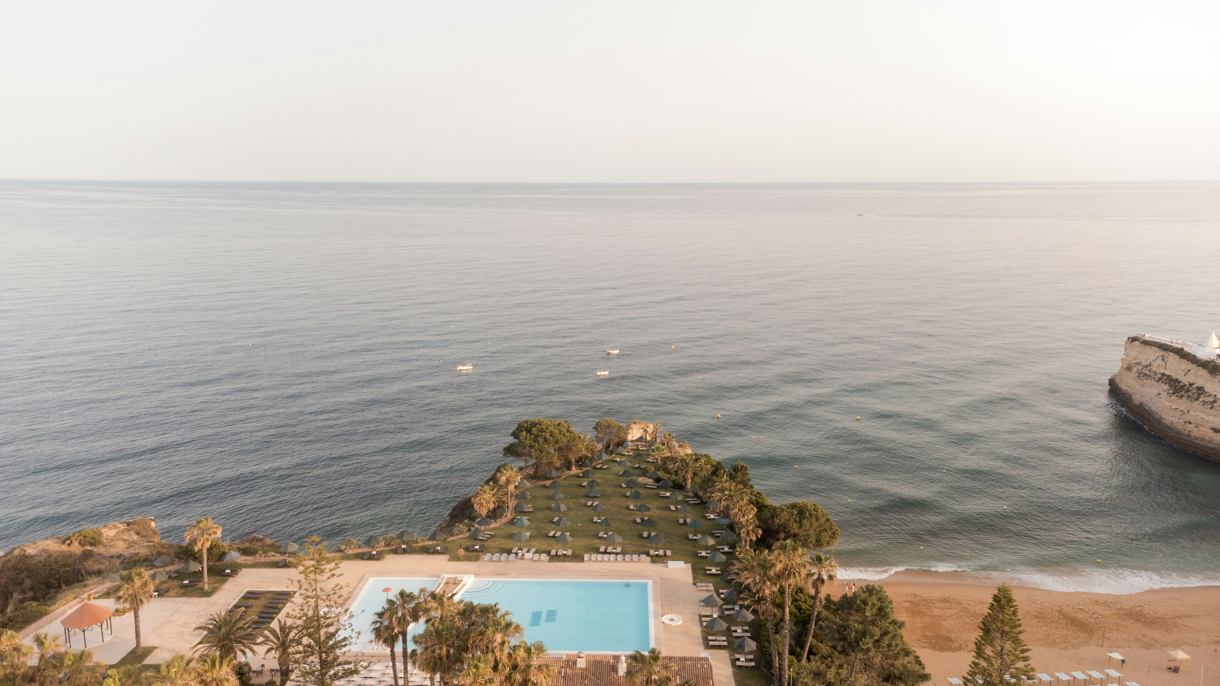 Pestana Viking Beach and Golf Resort 81/83