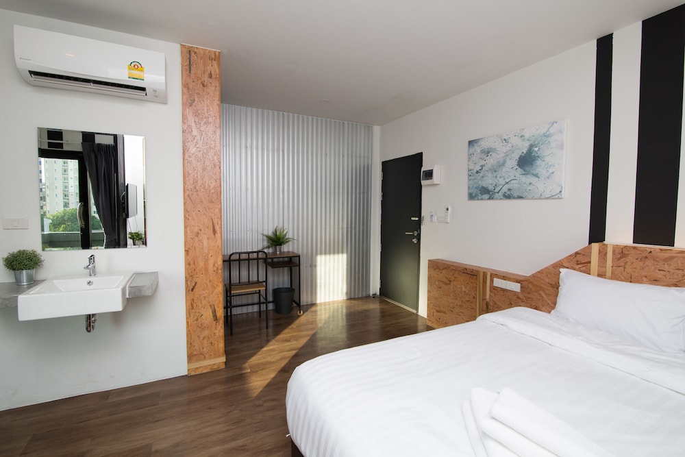 The Arbern Hostel x Bistro 13/50
