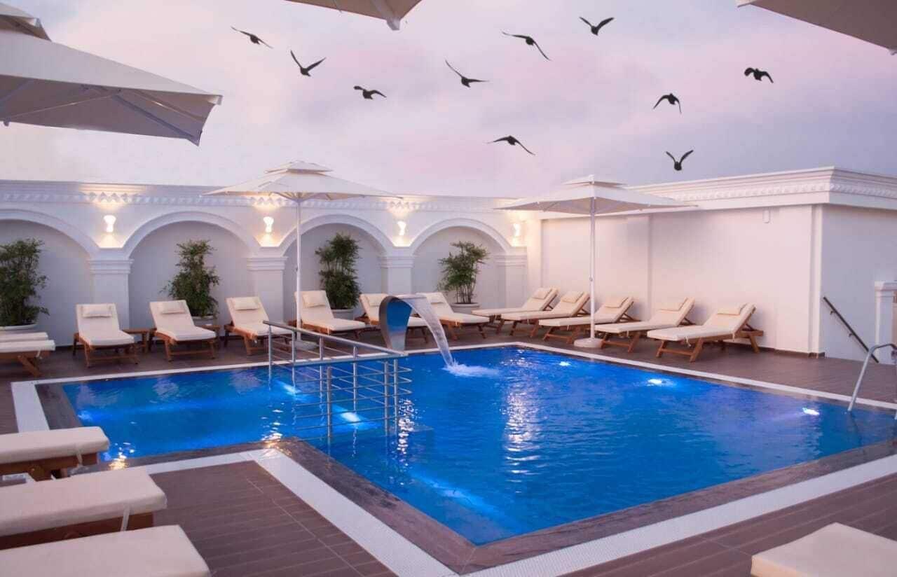 Empire Hotel 42/50