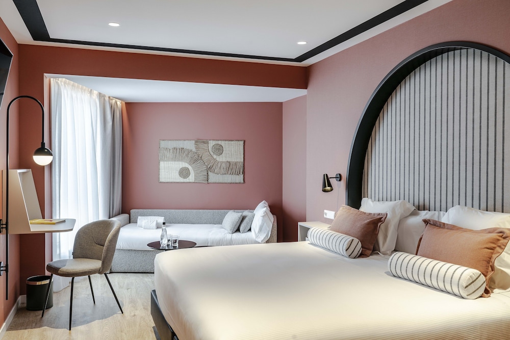 ROOM, TRIPLE
