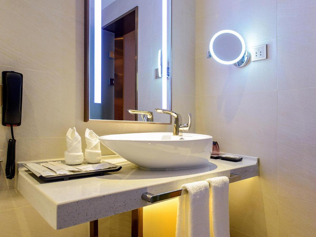 Lavande Hotel (Chengdu Xinjin Rulin Road Metro Station) 36/37