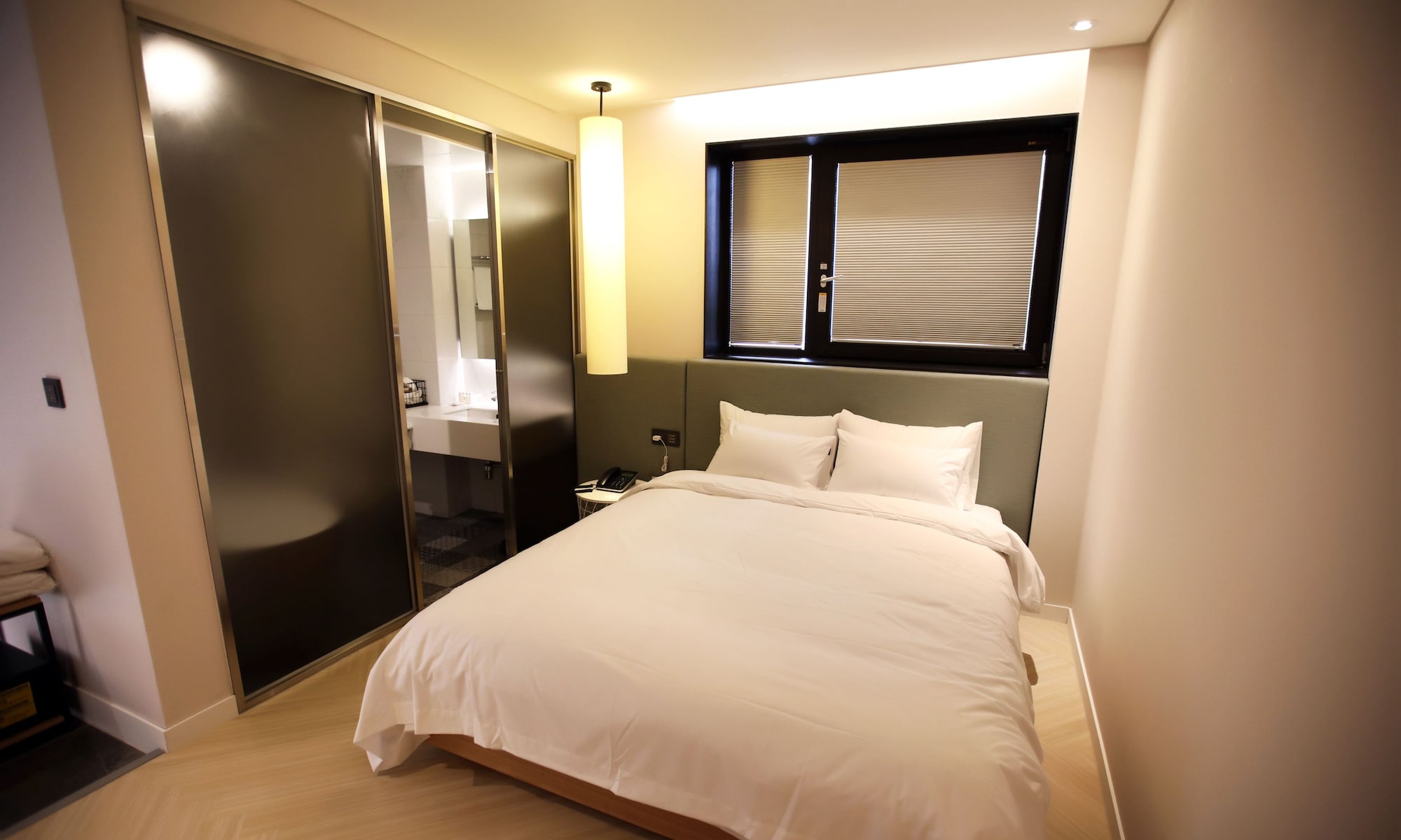 DELUXE, DOUBLE BED