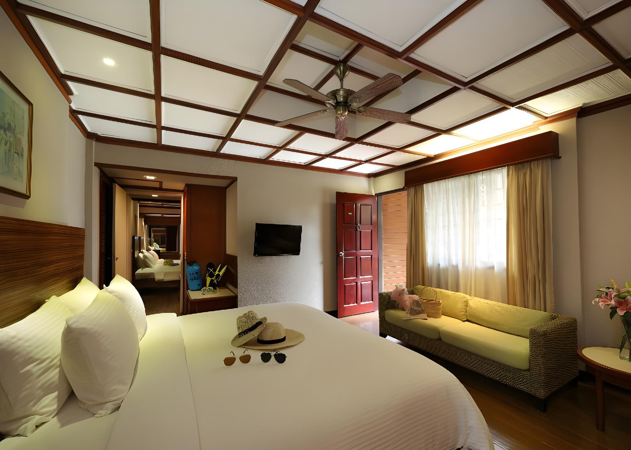2 Bedrooms, Garden, Chalet, Queen and Twin Beds