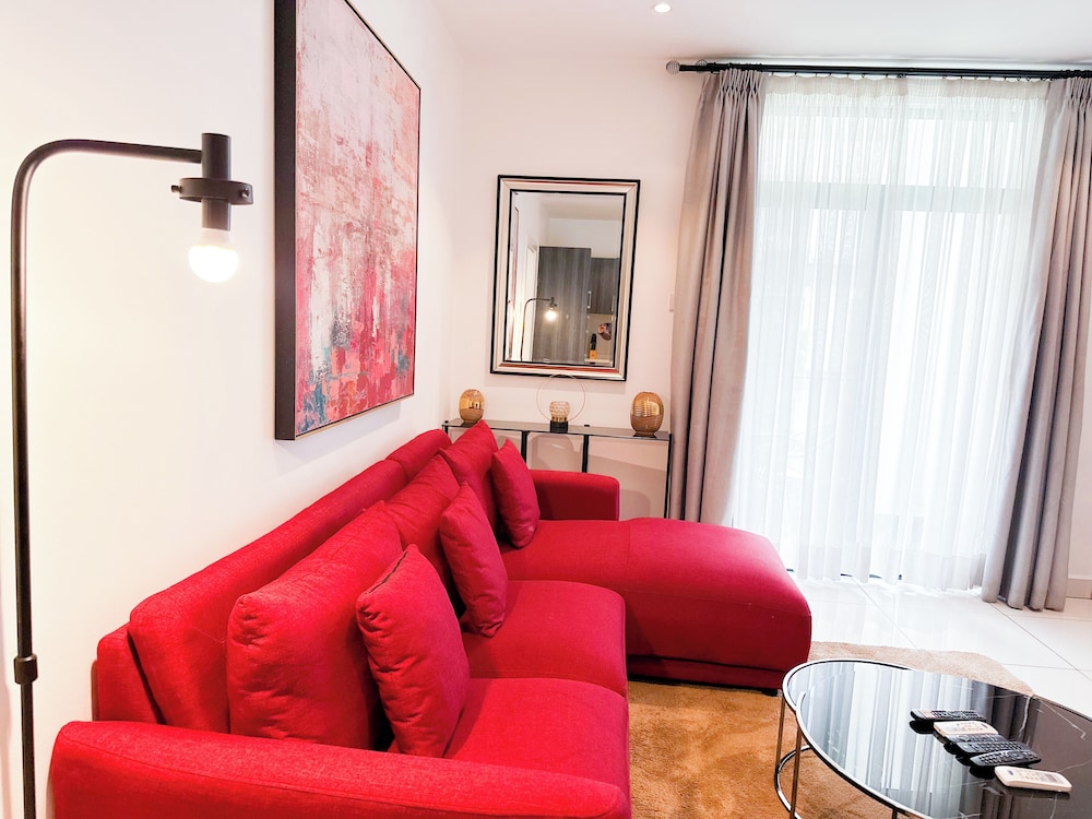 Embassy Gardens Premier Suites 42/50