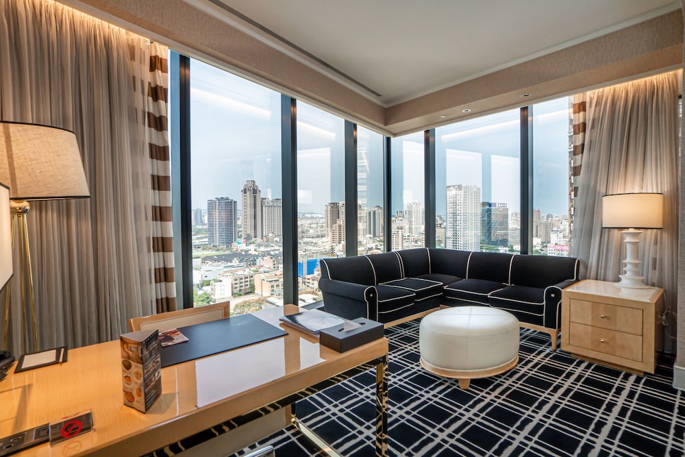 The Lin Hotel 44/61