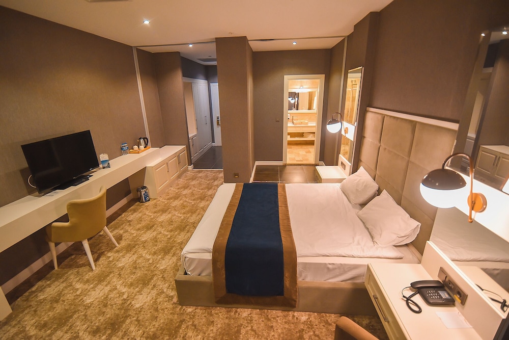 Royal Comfort Hotel 11/50