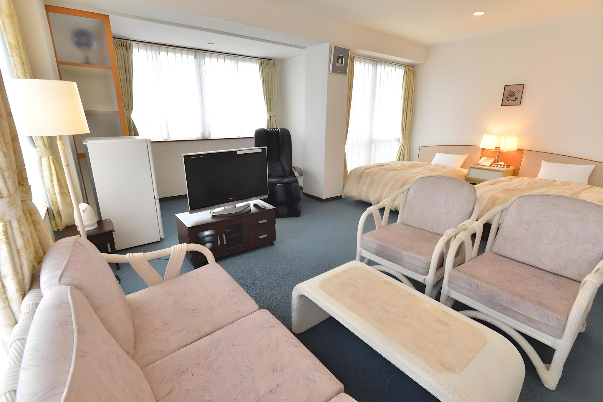ROOM, TRIPLE