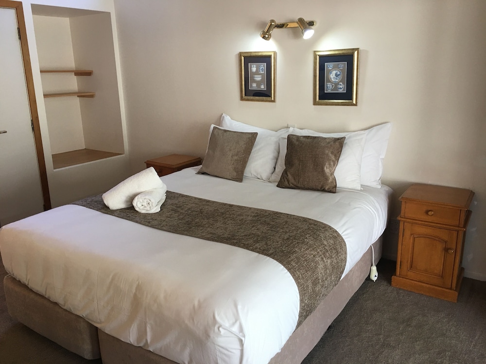 Studio, King Bed, Kitchenette, Accessible