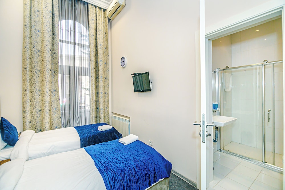 Bristol Hotel Baku 16/51