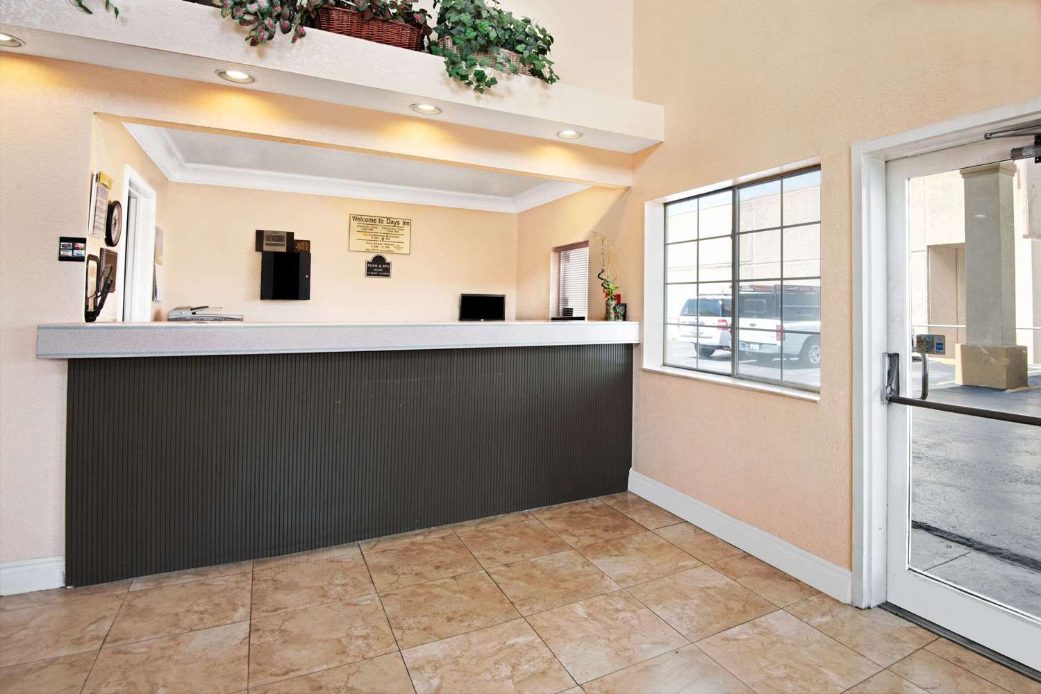 Days Inn by Wyndham San Antonio Airport 3/37
