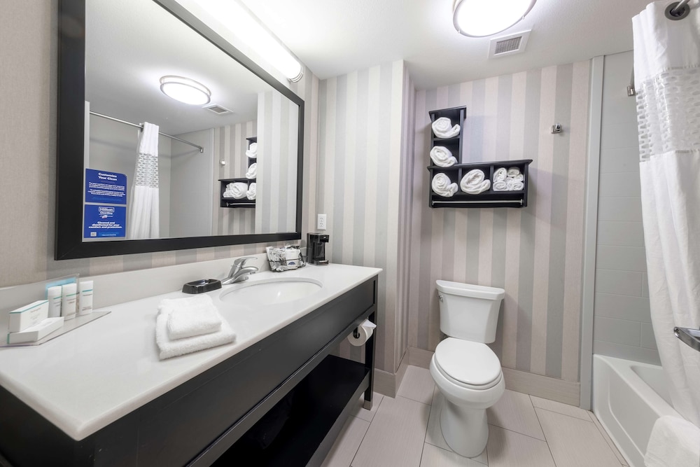 Hampton Inn And Suites Dupont 8/46