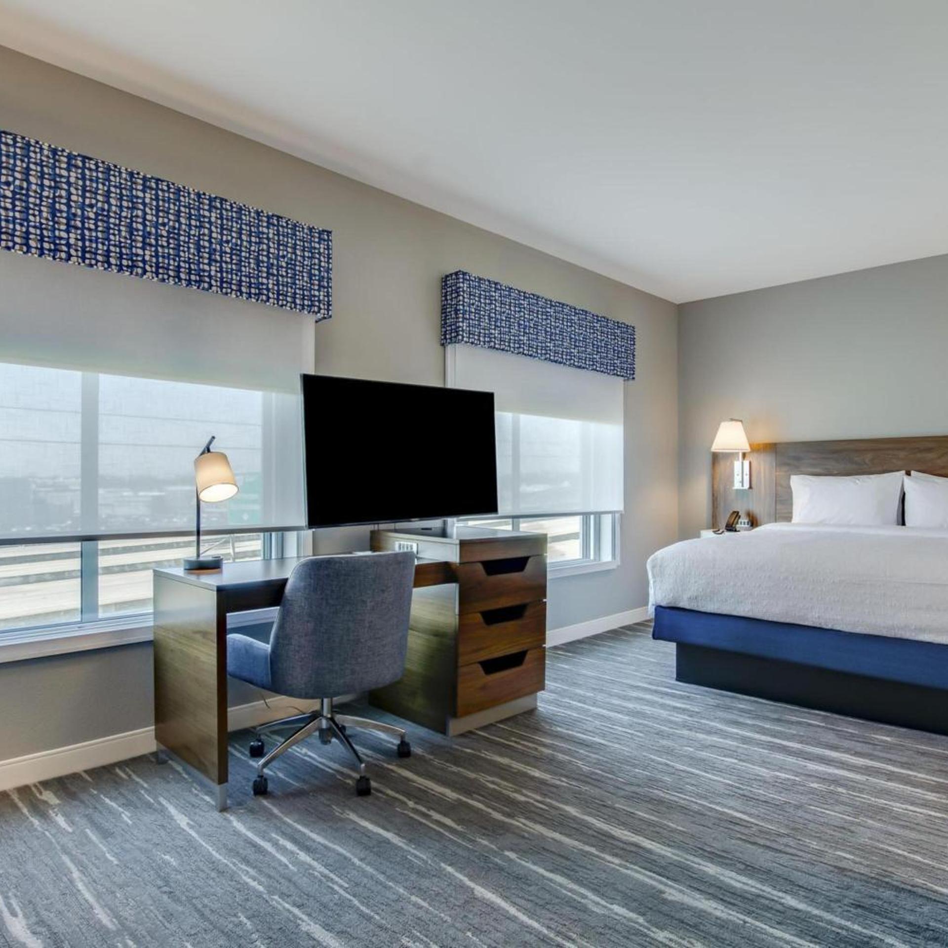 STUDIO, SUITE, KING BED