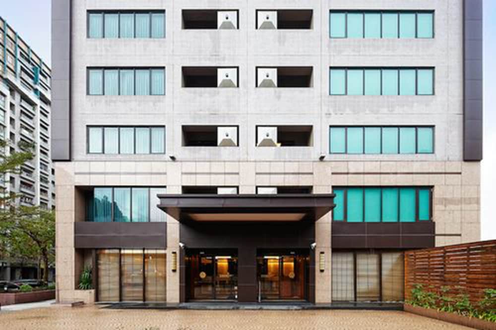 La Maison Hotel 3/64