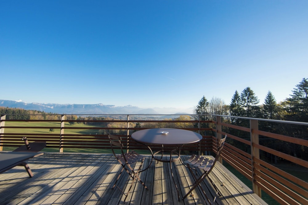 Relais Chateaux Chateau Des Avenieres 25/46