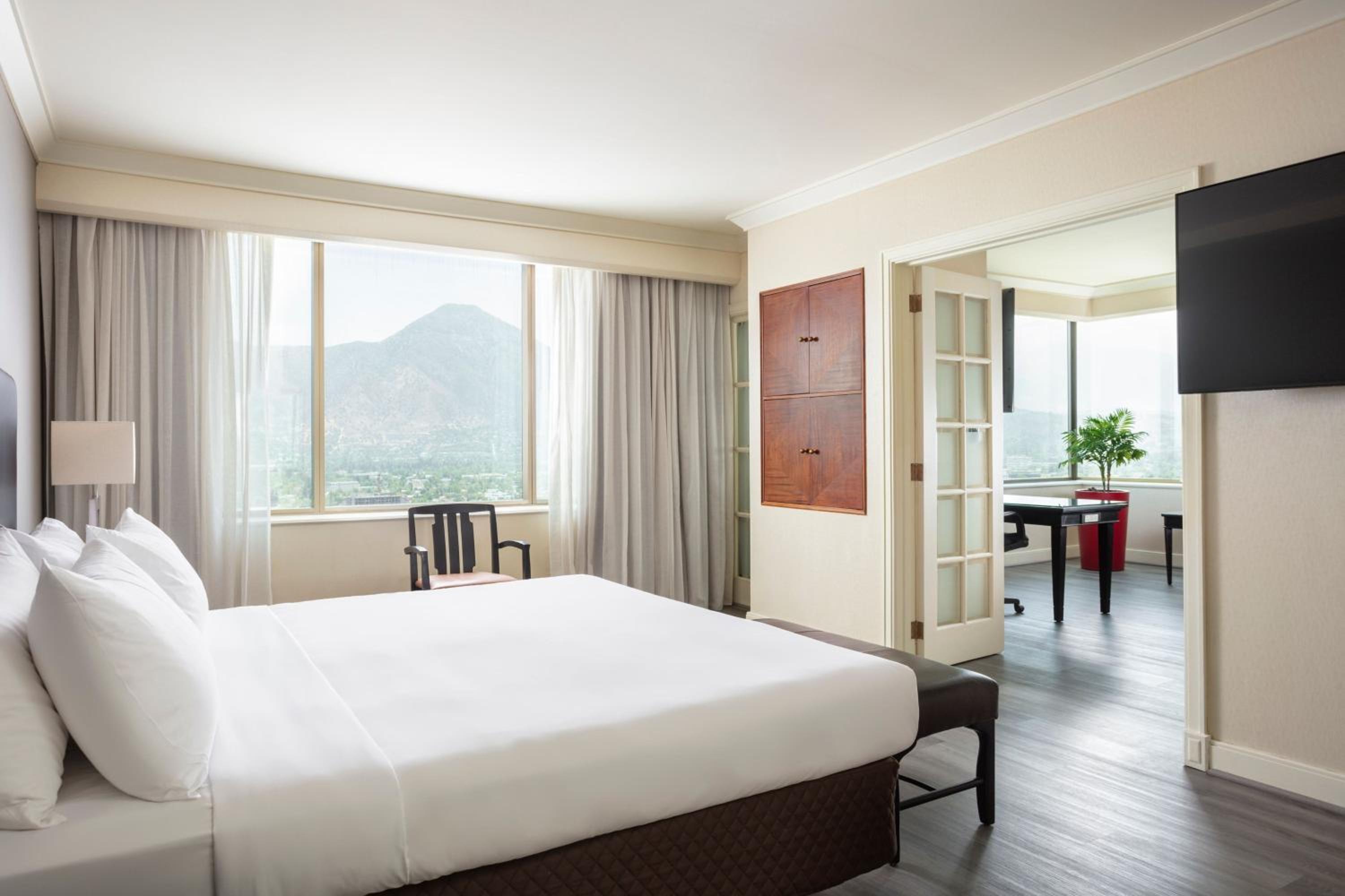 2 Bay Suite, King Bed
