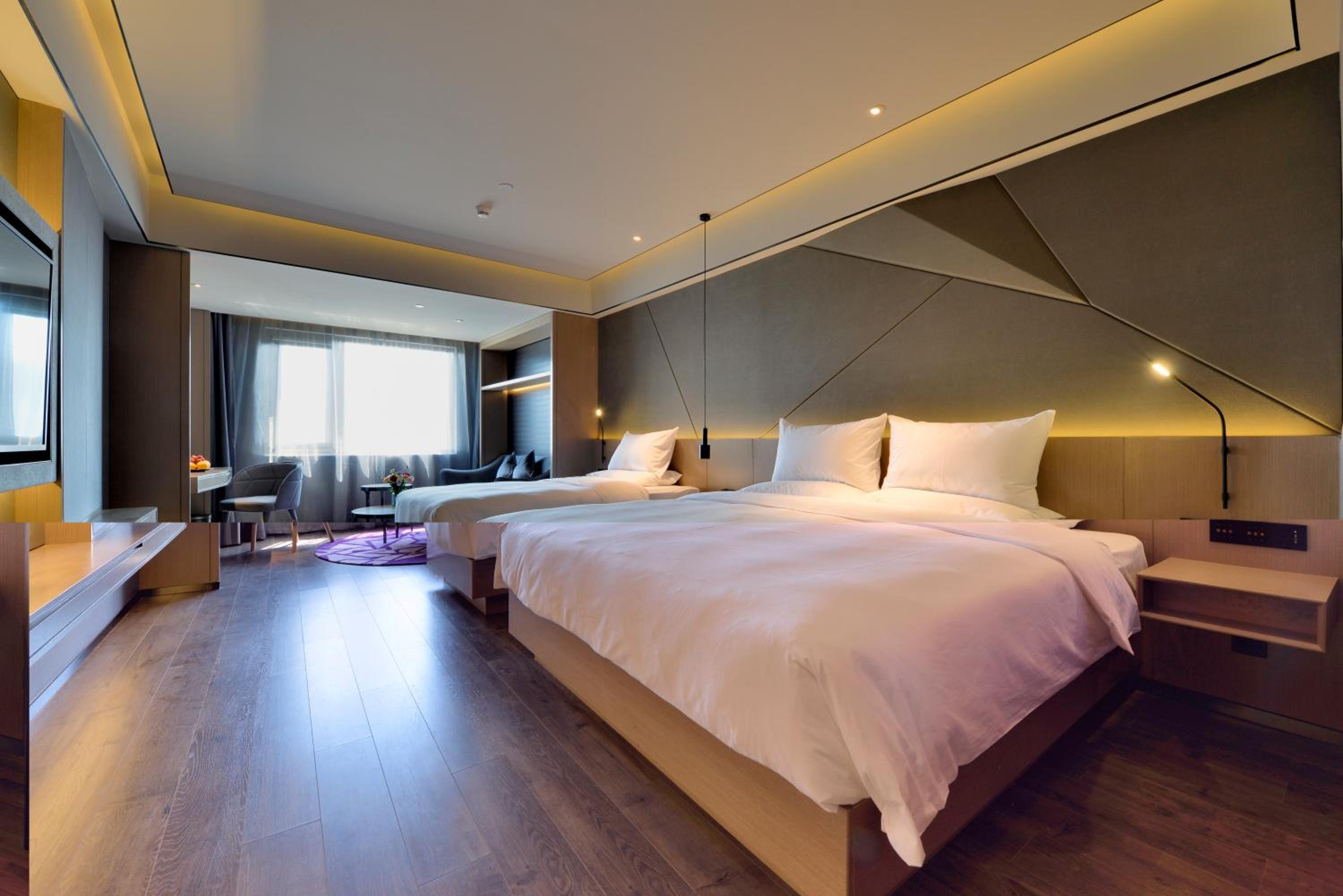 SUPERIOR, KING BED
