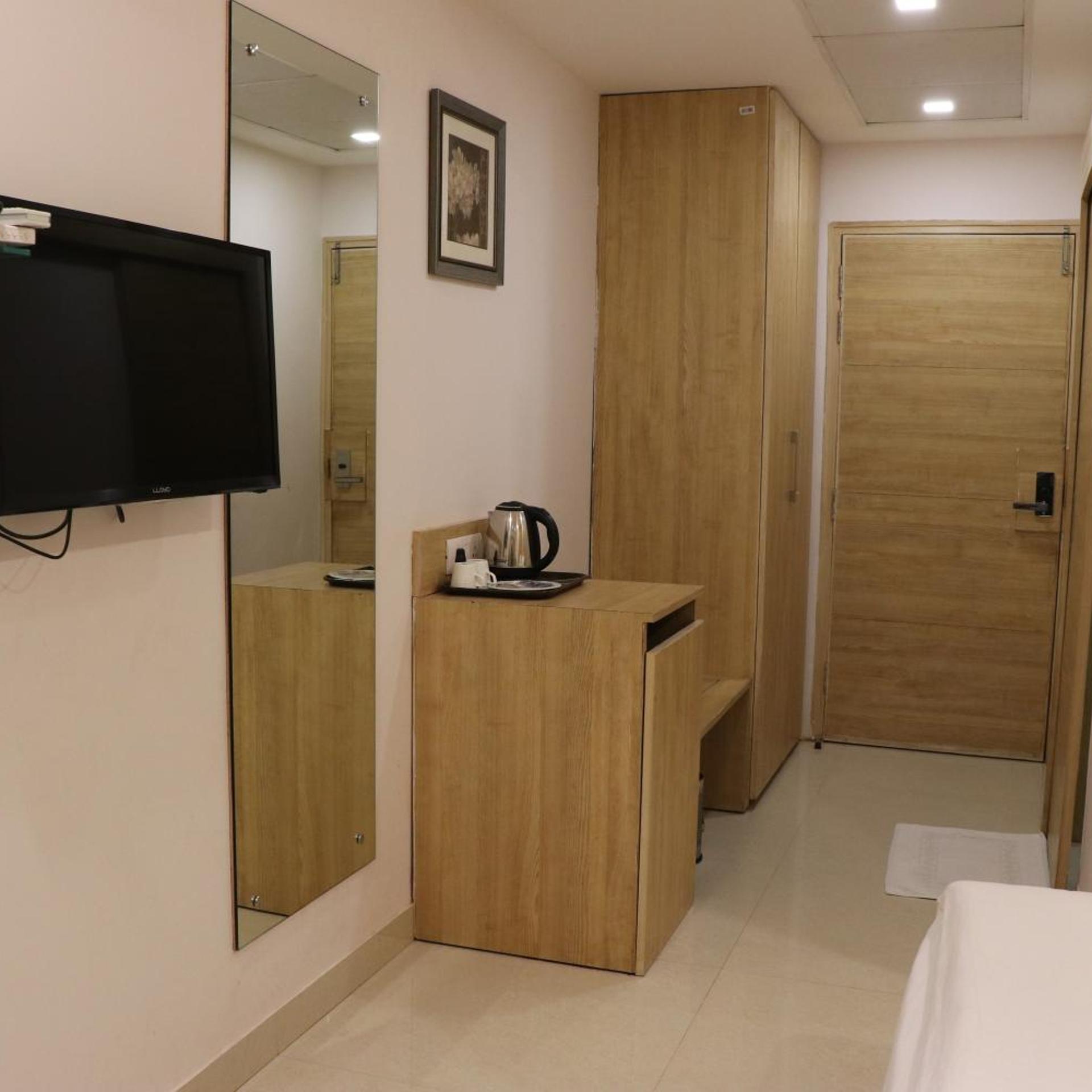 Little Chef Hotel 46/55