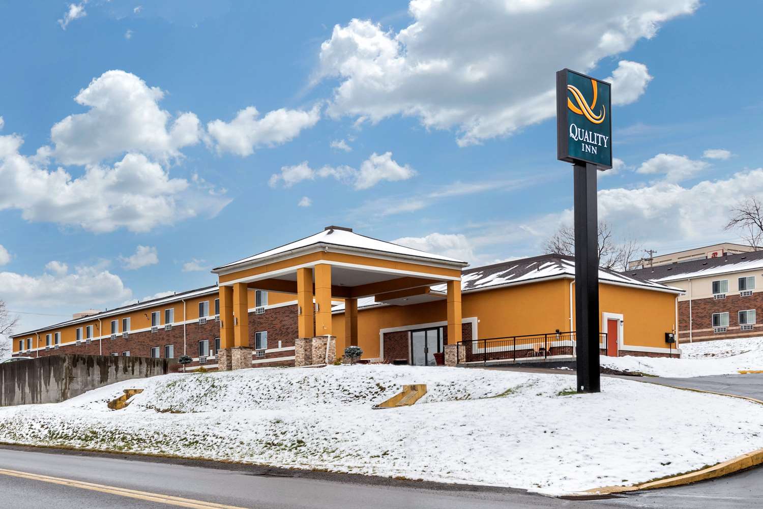Quality Inn Coraopolis - Pittsburgh Airport 32/32