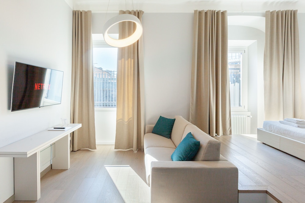 Easyhomes Duomo Suites and Apartments 24/38