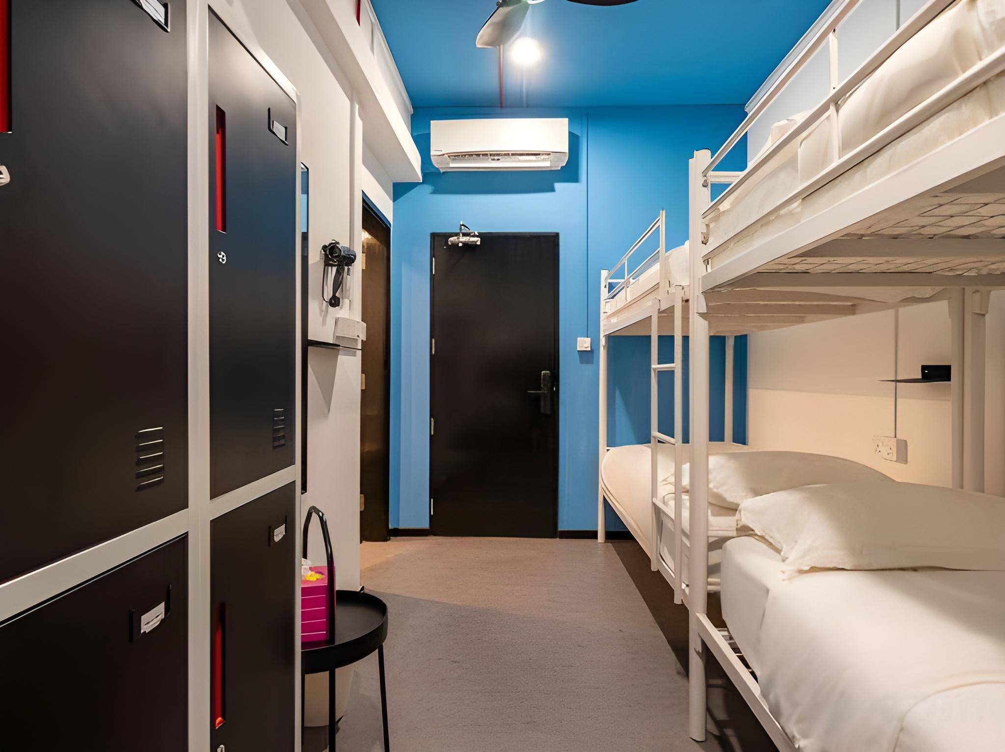 Private, 6 Beds