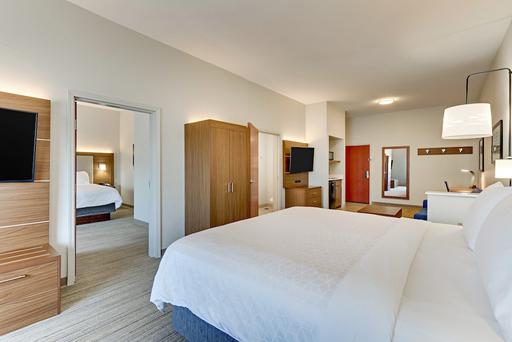 Holiday Inn Express Hotel & Suites Weatherford 22/57