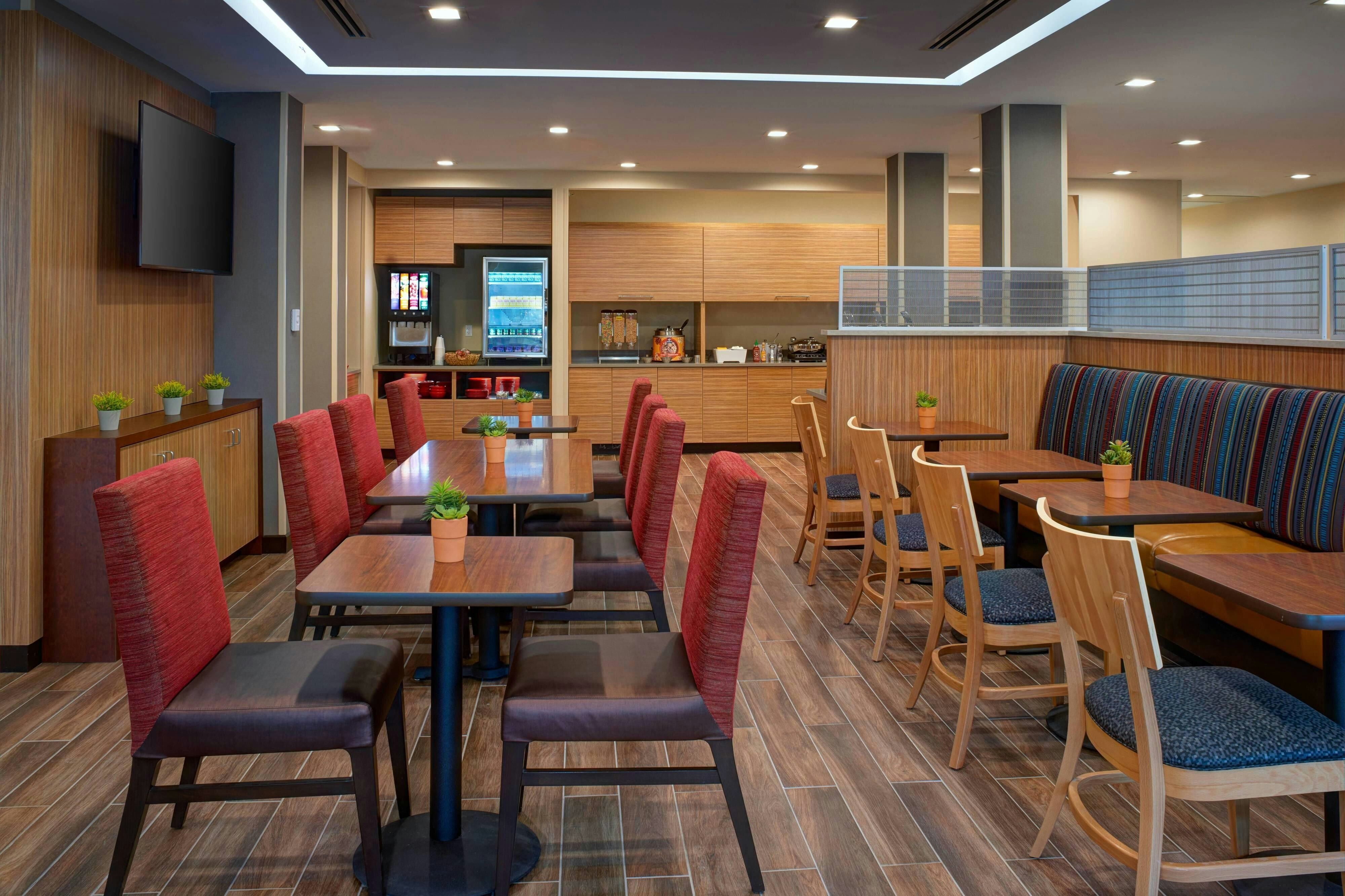Towneplace Suites By Marriott Grand Rapids Airport 28/36
