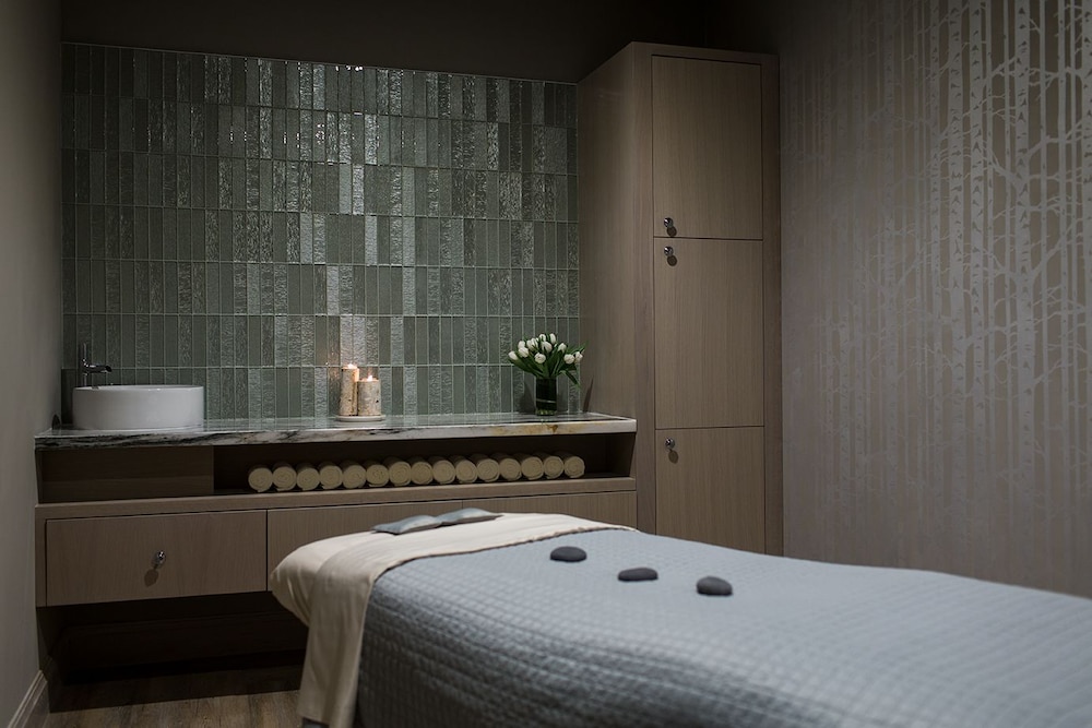 Delamar West Hartford 34/75