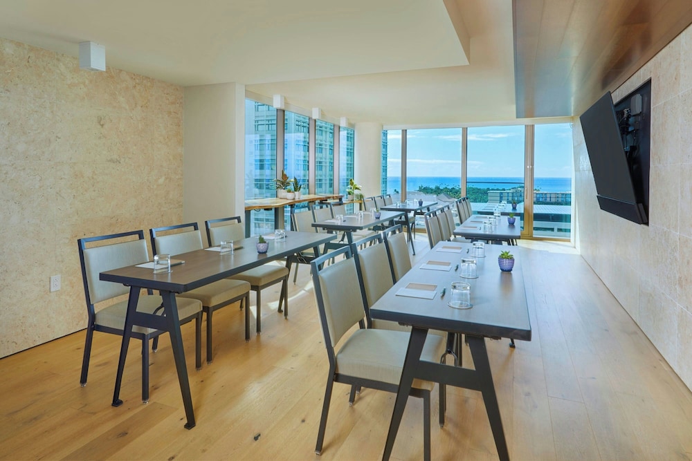 Renaissance Residences Oahu Honolulu 33/50