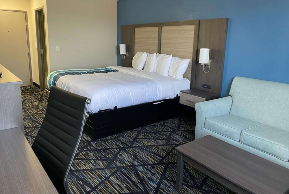 Baymont by Wyndham Blackwell I-35 21/71