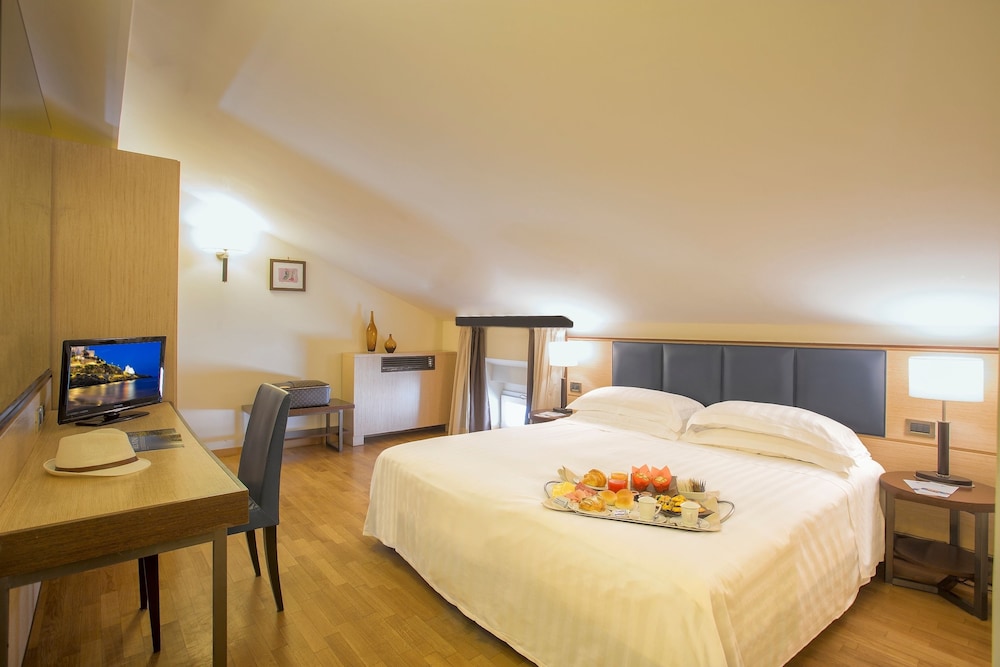 Virgilio Grand Hotel 7/30