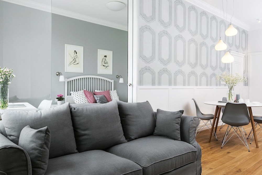 Luxury Mint Apartments Main Square 28/50