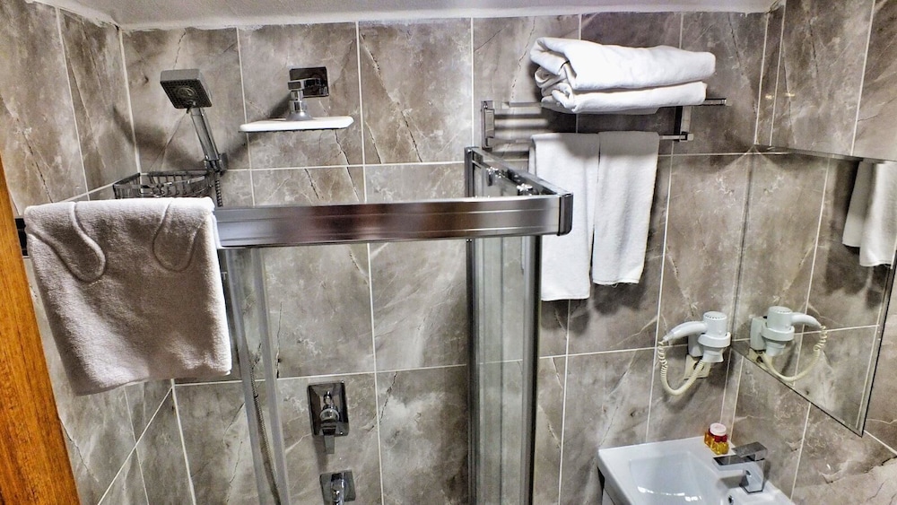 Aygür Hotel 22/23