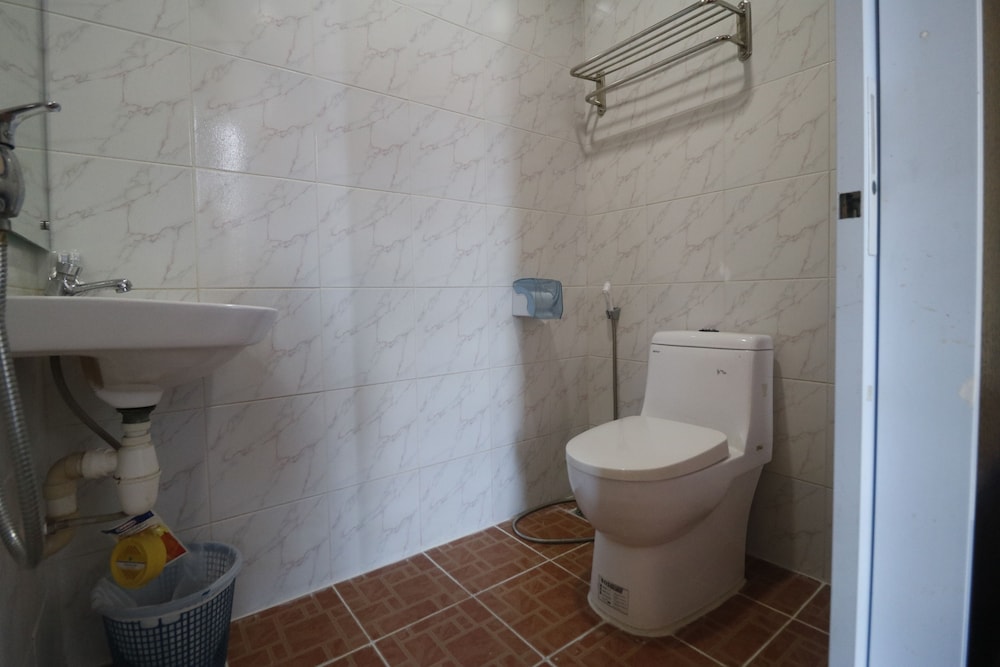Reddoorz Plus Near Dc Mall Batam 23/39