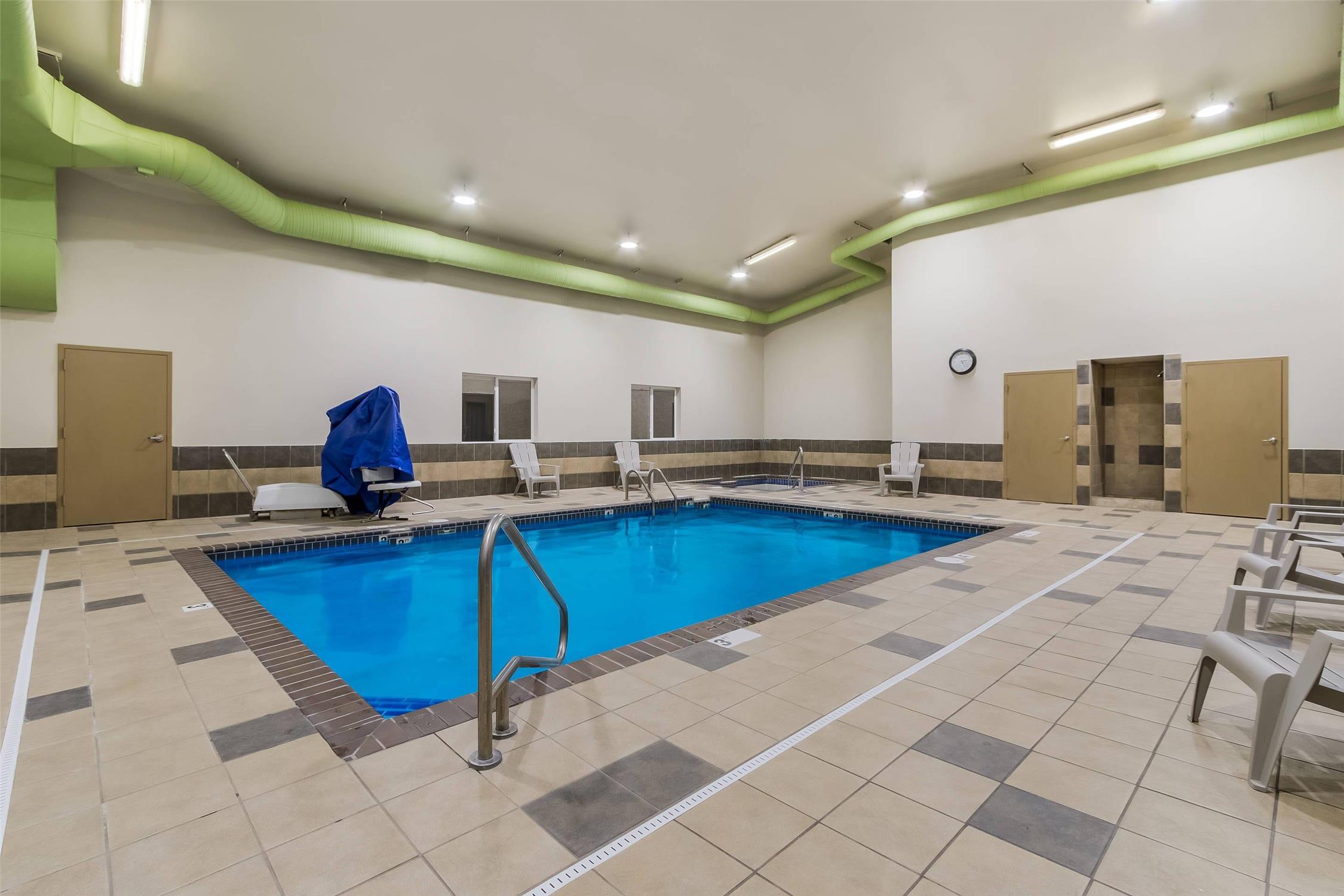 Econo Lodge Inn & Suites Yankton, SD 4/14
