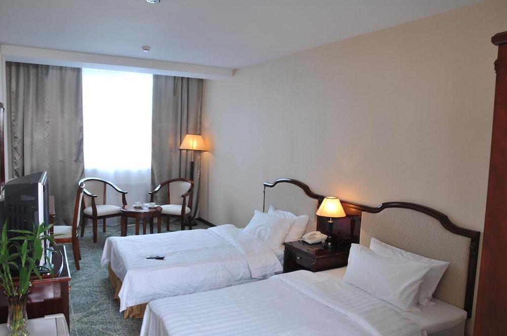 Springs Hotel 27/83