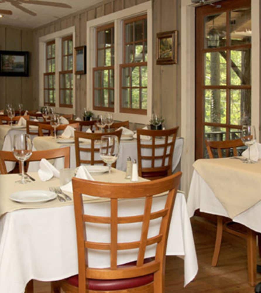 Lake Rabun Hotel Restaurant 34/50