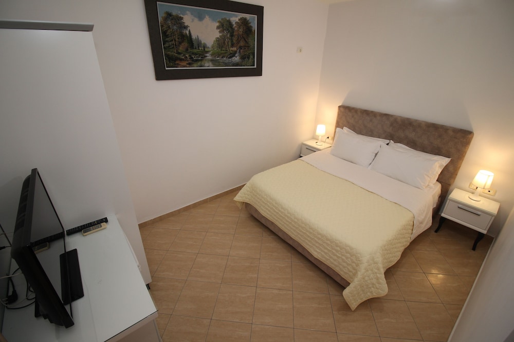 Hotel Julia 3/33