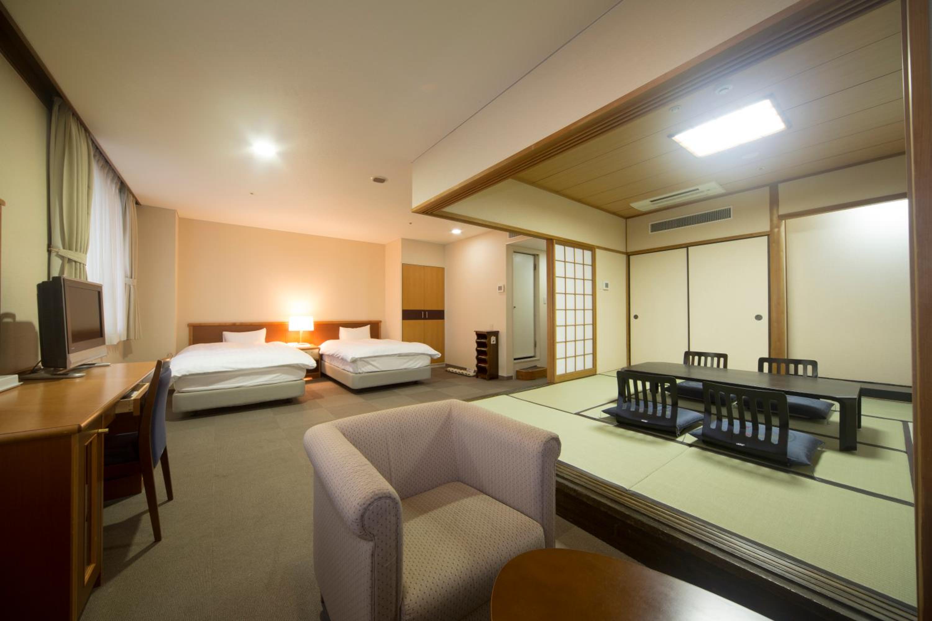 Family, Twin Beds, Tatami