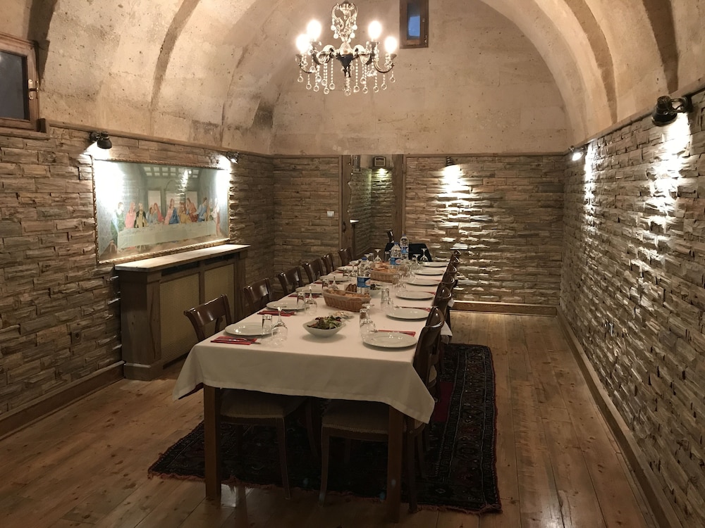 Old Greek House 15/19