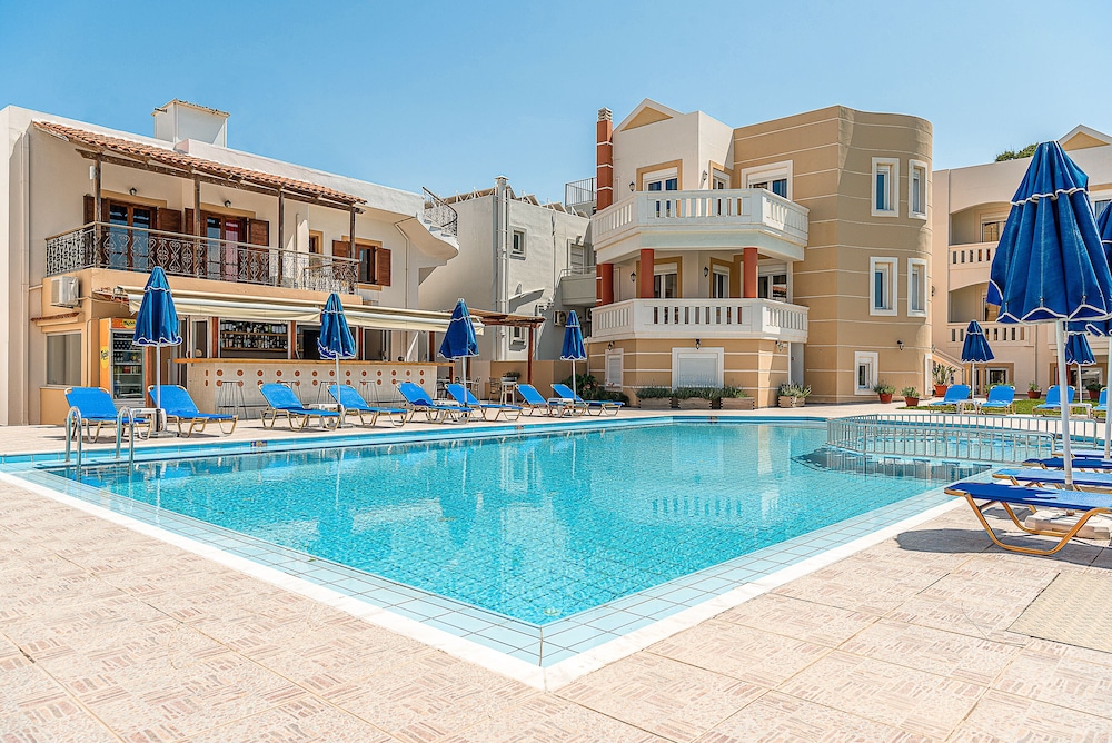 Artemis Hotel Apartments 4/50