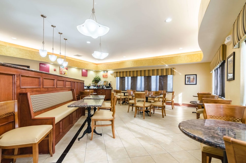 Comfort Suites Salina 37/44