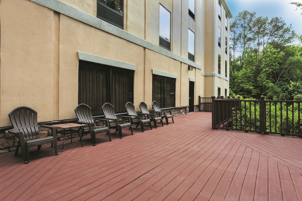 La Quinta Inn & Suites by Wyndham Covington 7/45